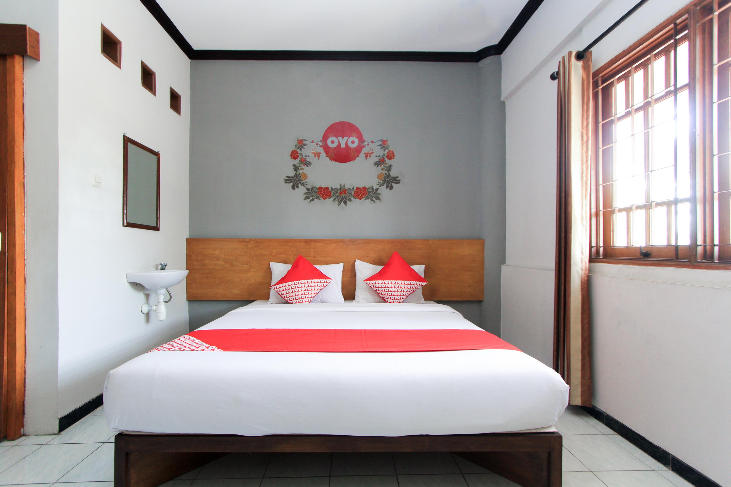 Santo Guest House Tropodo Brebek Exterior photo